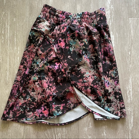 Lululemon Hotty Hot High-Rise Skirt LONG - Stencil Blossom Red Multi - Picture 7 of 9